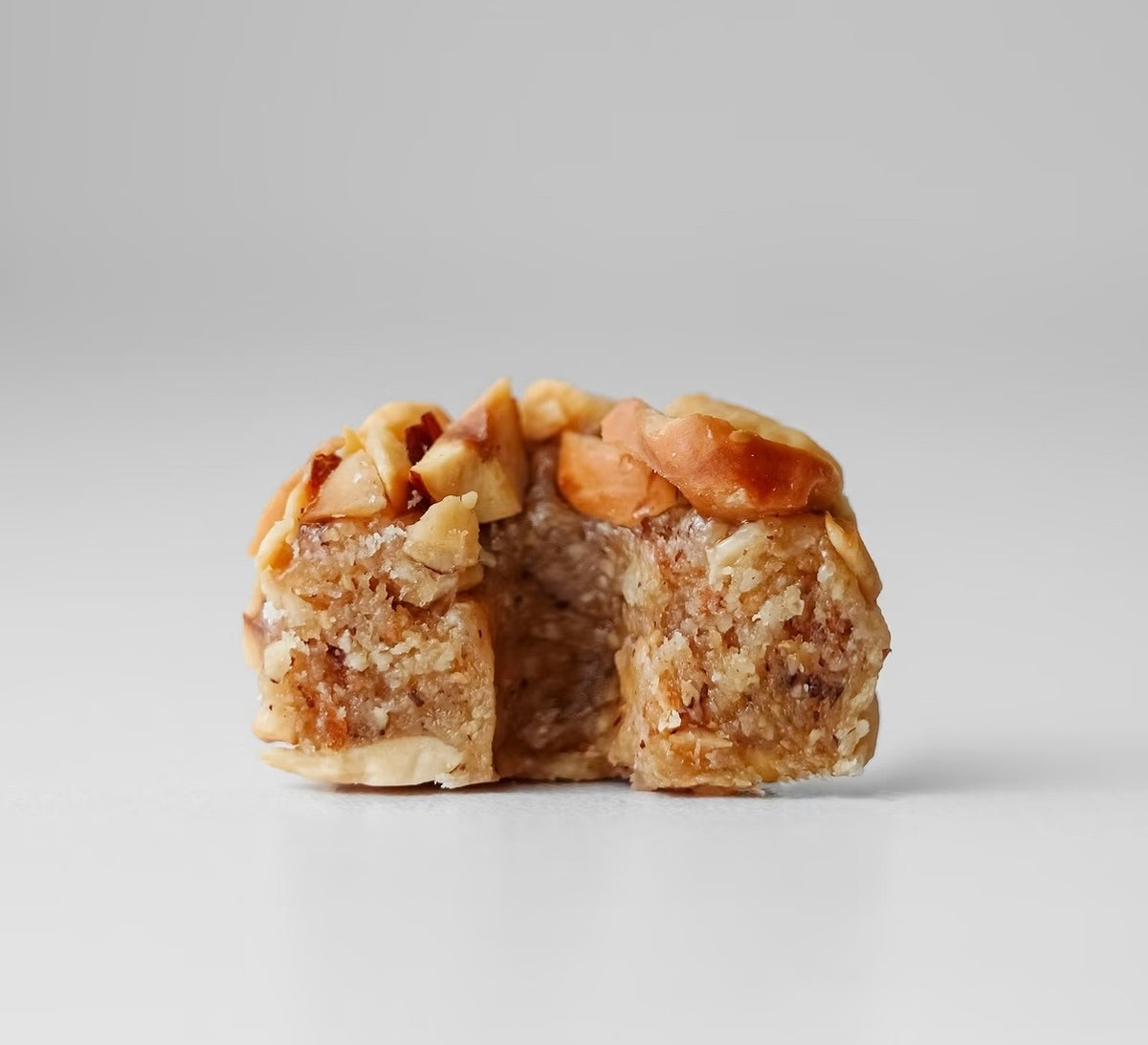 KAAK HAZELNUT | كعك فاكيه
12 PIECES