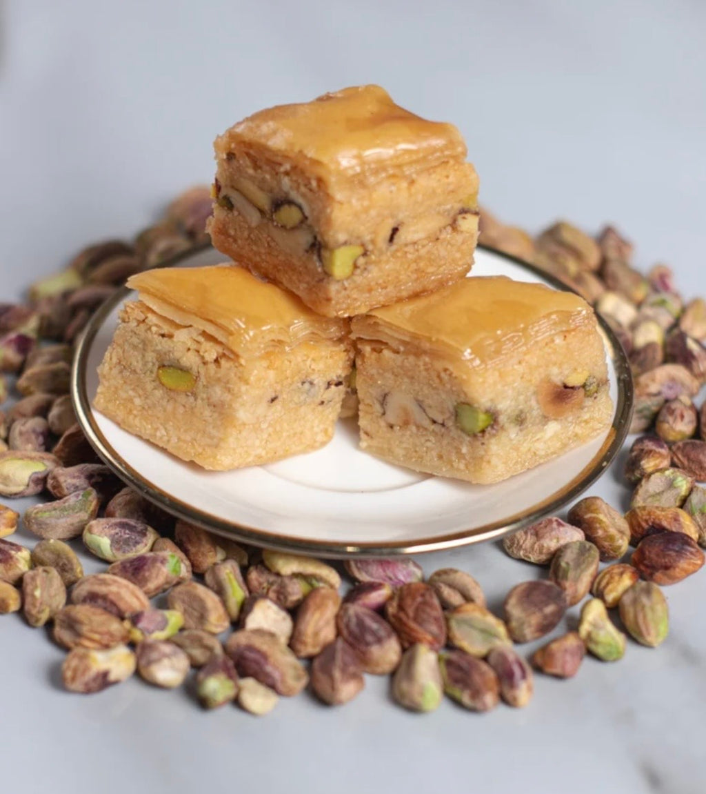 BAKLAWA ALMOND & PISTACHIO | بقلاوه
12 PIECES