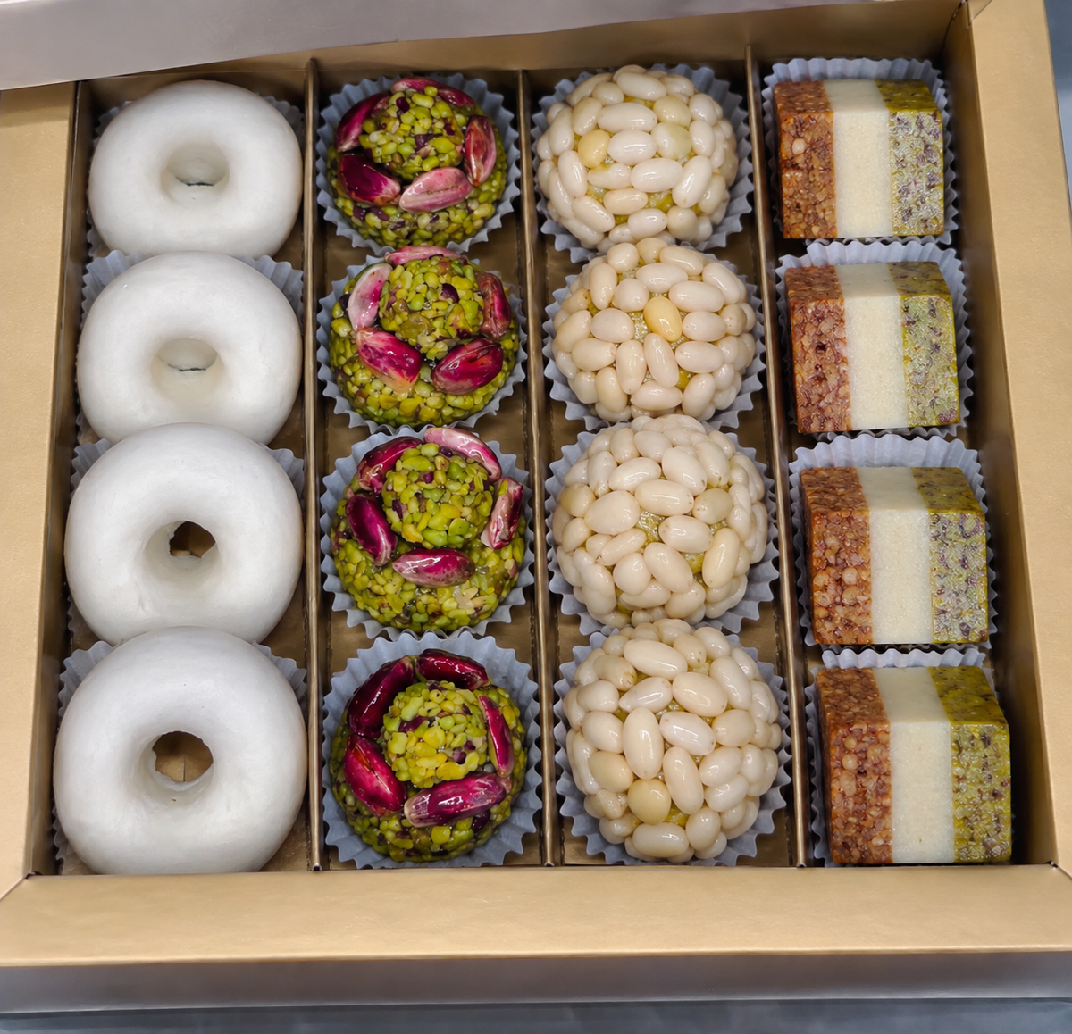 DAARNA MIX BOX
12 PIECES